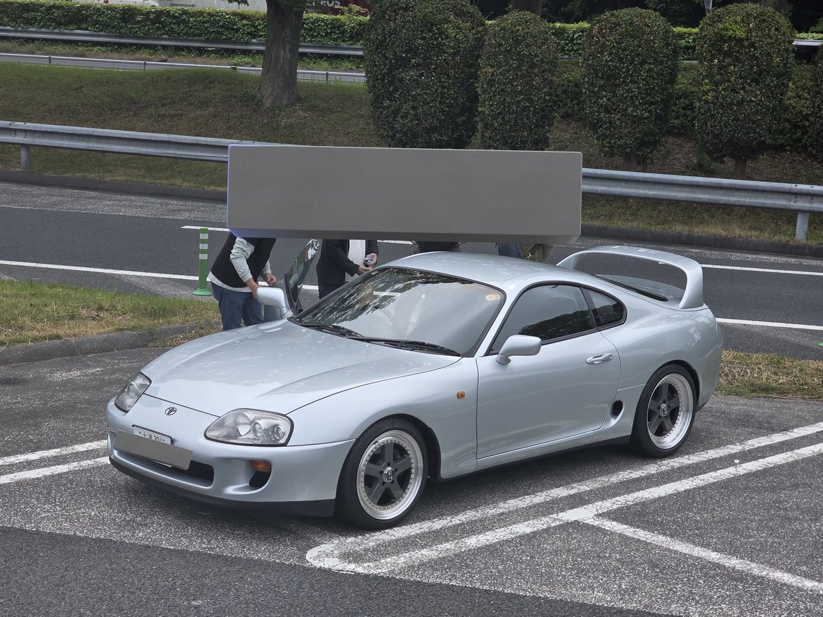 AytxM7uXiVmwKM3's tweet photo. #A80スープラ
ホイールリニューアルした80。。
生誕という記念すべき日に高速初走行するもあえなくETCに捕まる工場長…笑 https://t.co/xkEKJr28AD