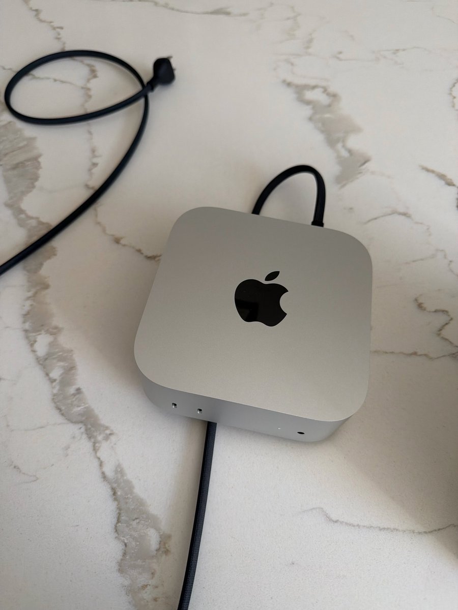 investinStockz's tweet photo. Mac mini’s were sold out everywhere for months but I finally found one 😈 https://t.co/IQZ1KONh2a