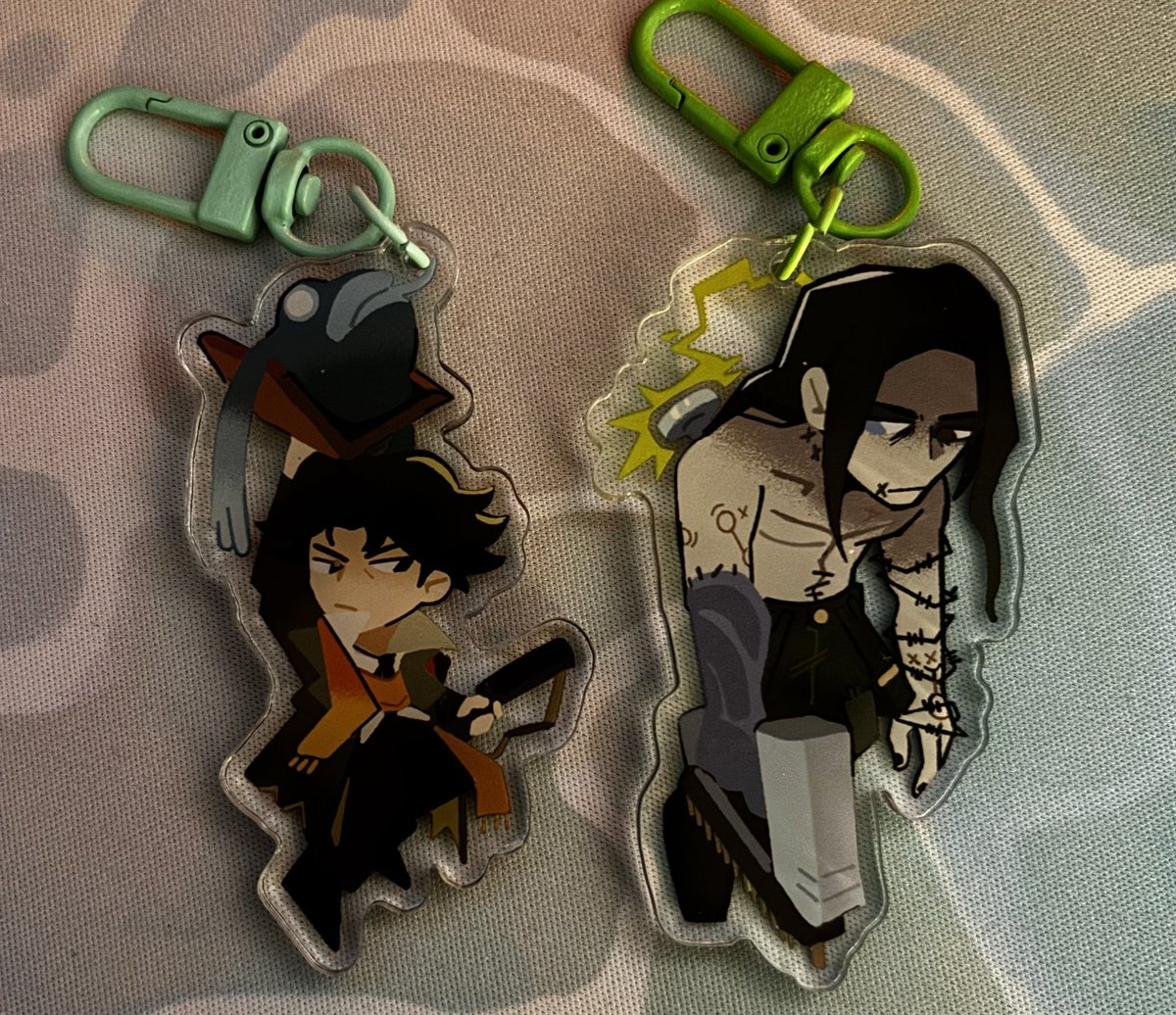 CuriousCacti's tweet photo. YES THEY ARRIVED!!! Thank you for the keychains @scabherd ! (Be sure to check out his store !) VICTOR IS SO BIG NEXT TO POCKET LOL #deadlock https://t.co/nkSA1Dqeop