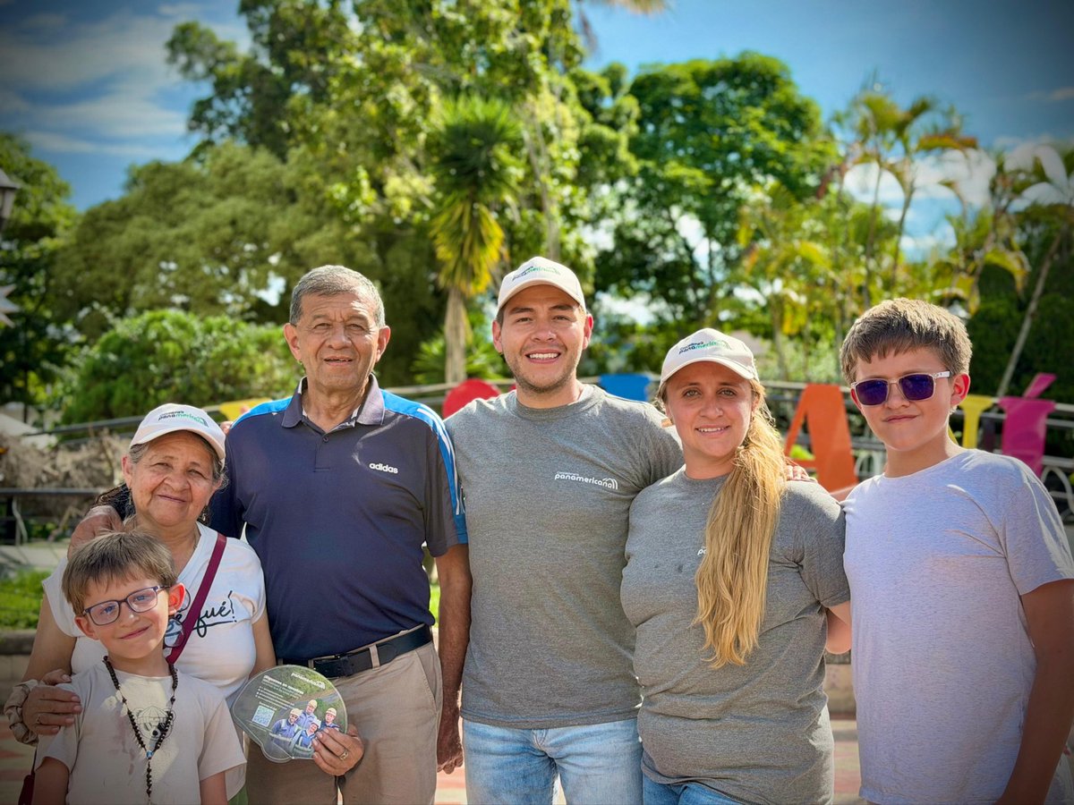 ConPanamericana's tweet photo. ✨ Felices de seguir llevando la alegría de la Feria Panamericana a cada rincón 💛

Hoy Vianí nos abrió sus puertas y su corazón para compartir sonrisas, encuentros y momentos que quedarán en la memoria de todos 💚✨

•
•
•
#Vianí #OrgulloLocal #ApoyoALoNuestro https://t.co/UoWqNcrpmk