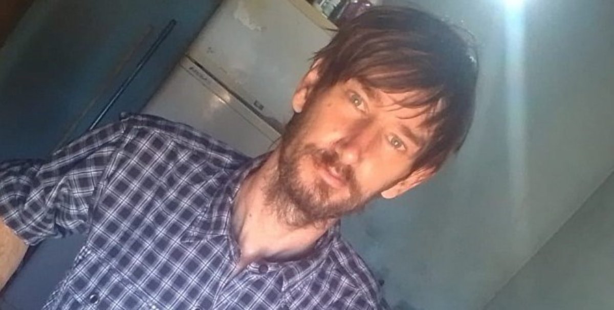 lucasivanjunes's tweet photo. Guardó el cuerpo en la heladera y convivió cinco días con él.

Por un acuerdo, este hombre tendrá la posibilidad de pasar solamente 23 años tras las rejas tras haber acabado con la vida de una adolescente y convivido con el cuerpo por cinco días. https://t.co/BojoPLuhgB