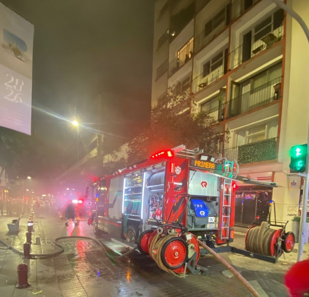 Cuerpo de Bomberos de Santiago tweet media