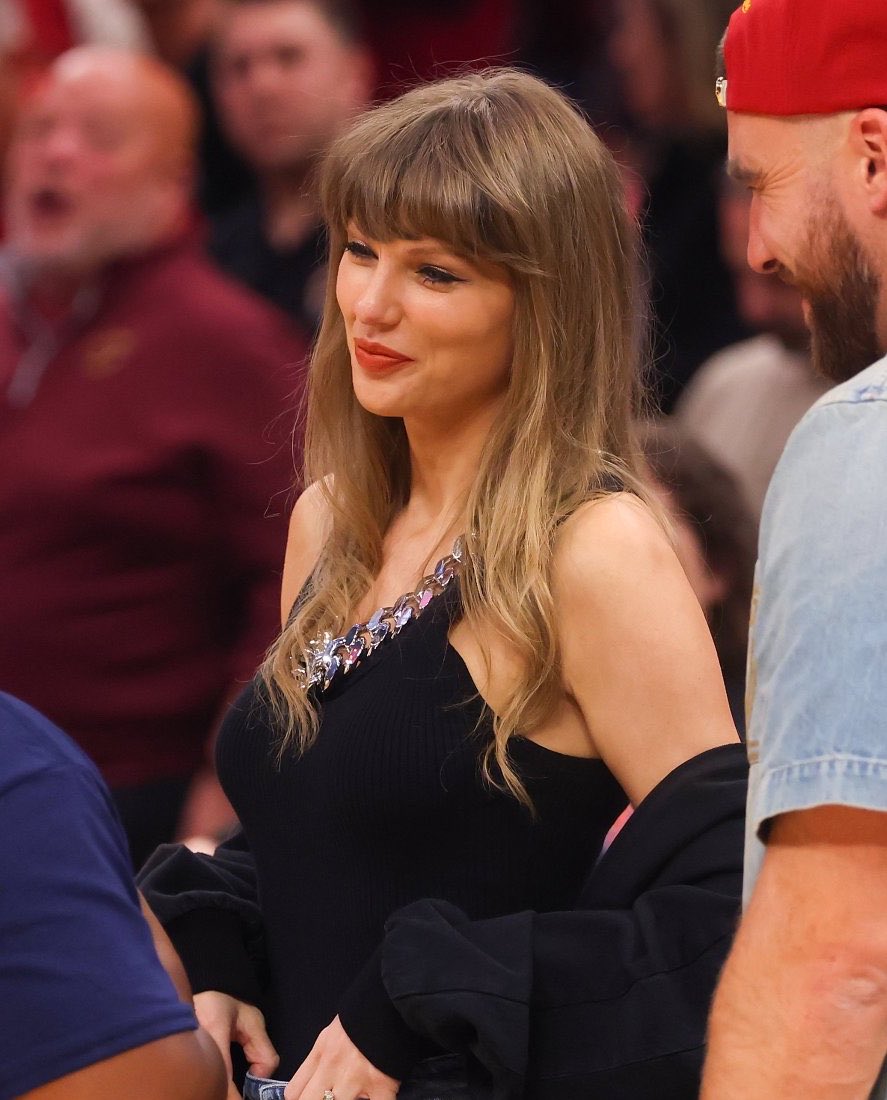 LaTayMexicana's tweet photo. Taylor Swift está siendo viral por ser demasiado hermosa. https://t.co/egG0KzRfOb
