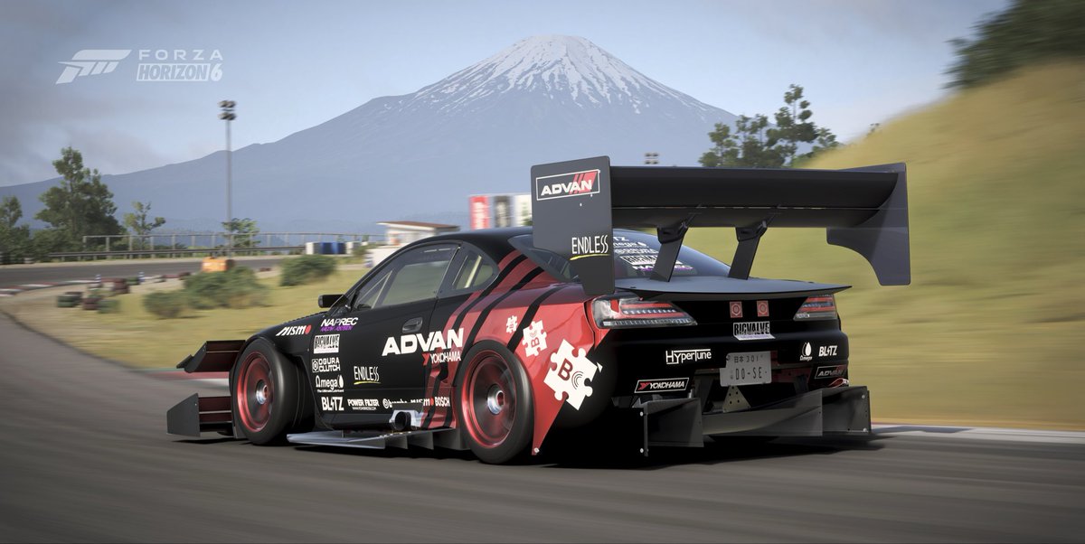 DOSEROCKS's tweet photo. This paint i did in Forza Motorsport 6 now works beautifully in #ForzaHorizon６  @WeArePlayground @ForzaMotorsport https://t.co/UiZXCKUuqq