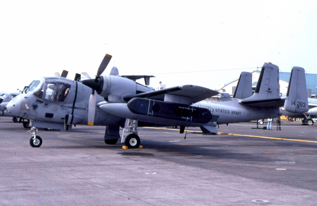 oldconnie's tweet photo. #MohawkMonday
グラマン V-1モホークの #吊るしもの
RV-1D搭載のクイックルック電子戦ポッド
OV-1DのAPS-94 SLAR(側面監視機上レーダー)
OV-1DのLS-59ストロボポッド
カメラをぶら下げたモホークのパッチ https://t.co/Y9JjXuZz4D