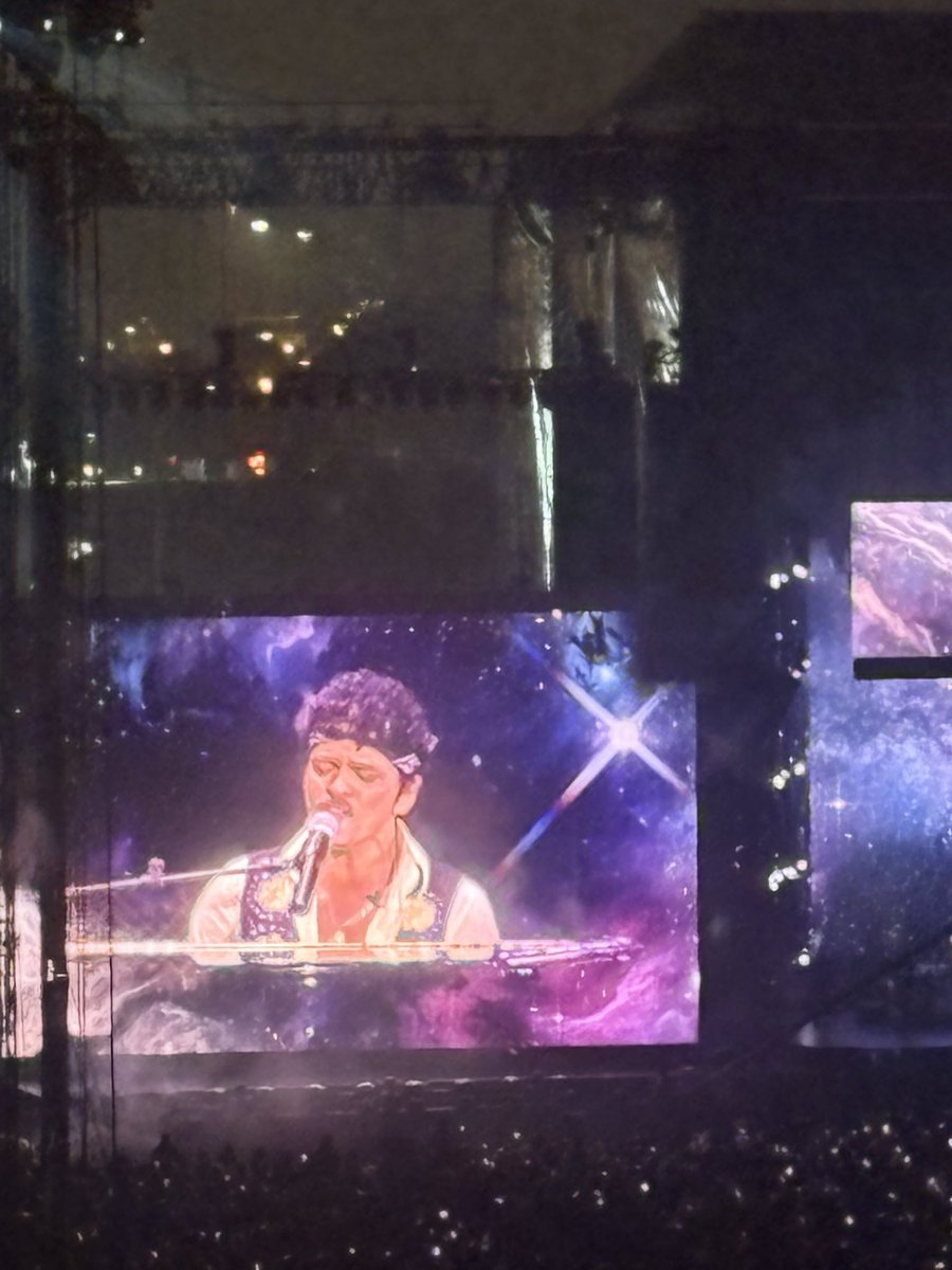 MiCHooligan's tweet photo. Got to see my G.O.A.T @BrunoMars in concert https://t.co/3fZeu4M4FB