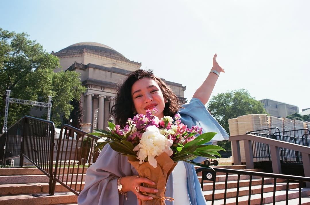 Judii_98's tweet photo. Minnie mills posts her graduation photos on instagram 🤍💙 

#minniemills https://t.co/Z2SAU13AXC