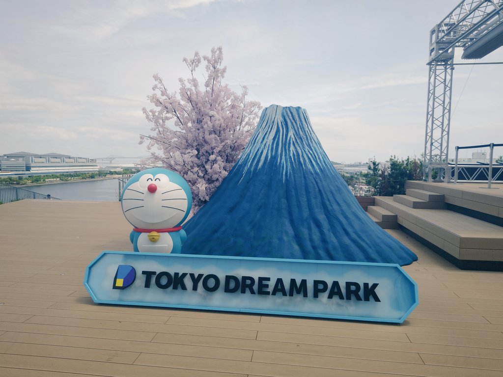 hound3KS's tweet photo. 娘の誕生日で東京ドリームパークの
100%ドラえもん＆フレンズ展？
に行ってきました！
おにぎり🍙のドラえもんが可愛かった！
娘は桜ドラえもん推しでしたw https://t.co/UTAktVGrg8