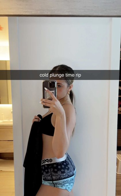 throwbacksmcrae's tweet photo. tate McRae via snapchat stories 3 years ago today(2nd june 2023) https://t.co/bNvnzoWDVH
