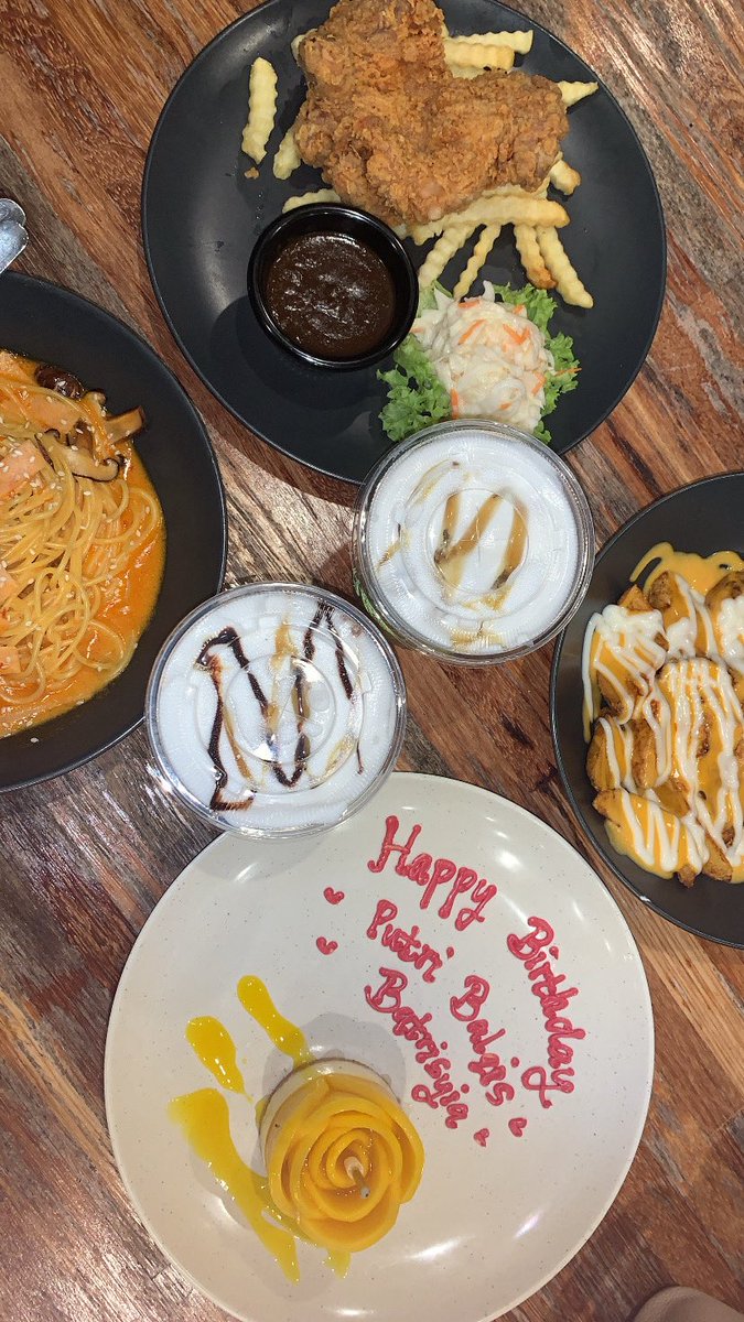 putriibalqiss's tweet photo. Thank you for small celebration awk, saya hargai sangat setiap pemberian awk. Moga titik permulaan kita semalam akan menguatkan ikatan cinta kita hingga akad dan seterusnya hingga ke syurga🤍 24 May 26 <3 https://t.co/Wf6HJEh5vJ