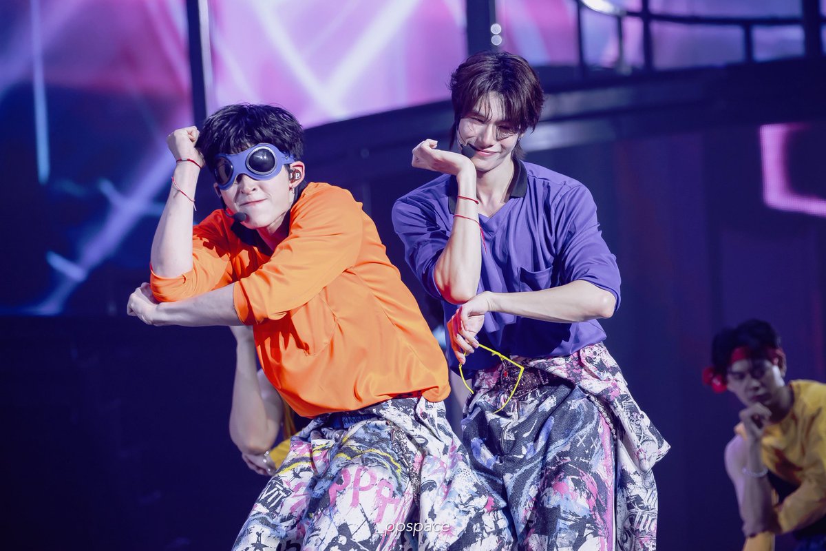 Mamasasa55's tweet photo. ชอบท่านี้มาก ชอบจนอยากจะขยายใหญ่อัดต��ดฝาบ้าน 🤣🤣🤣🤣🤣

ใครมีช็อตนี้ของวันแรกแบบชัดๆบริจาคหน่อยนะคะ หาไม่เจออ่ะเจอแต่วีดีโอ https://t.co/jTfjgUrIgy