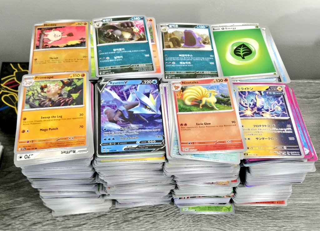 LebronsLocker's tweet photo. If anyone is interested in the lot of cards that were unclaimed please hit me DM or send me a message here. 

Also have bulk Pokémon if interested. 

Pic 1 left over stack sale inventory.

Pic 2 tons of Pokémon. https://t.co/cd4udTqlno