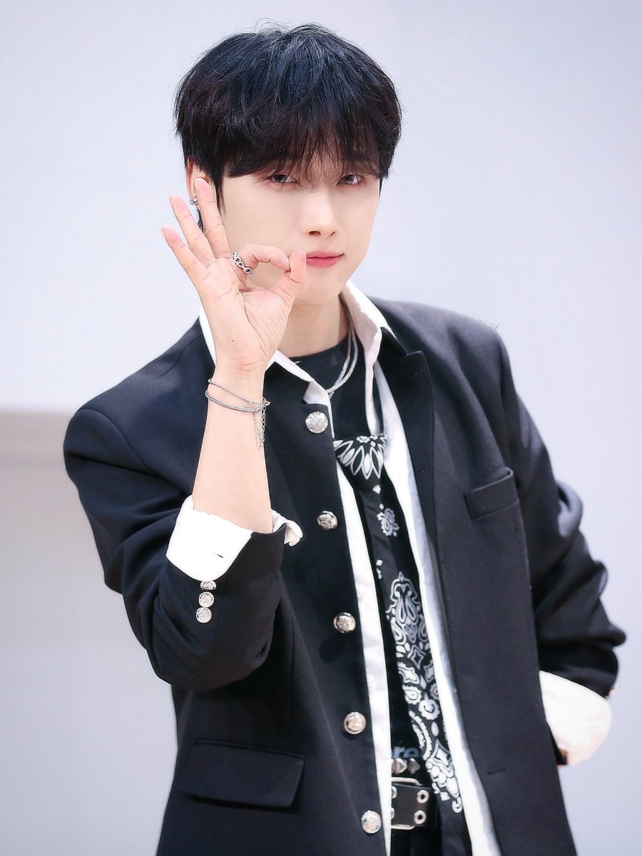 lovesome__jh's tweet photo. Kooky
OMEGA X OFFLINE FANSIGN EVENT
재한님 오늘도 힘내세요👌���♡
#오메가엑스 #OMEGA_X #JANHAN
#소중히_아끼고_사랑해 #재한 👑
#내자랑_내하늘_김재한 260503 https://t.co/4VBks2FsJ0