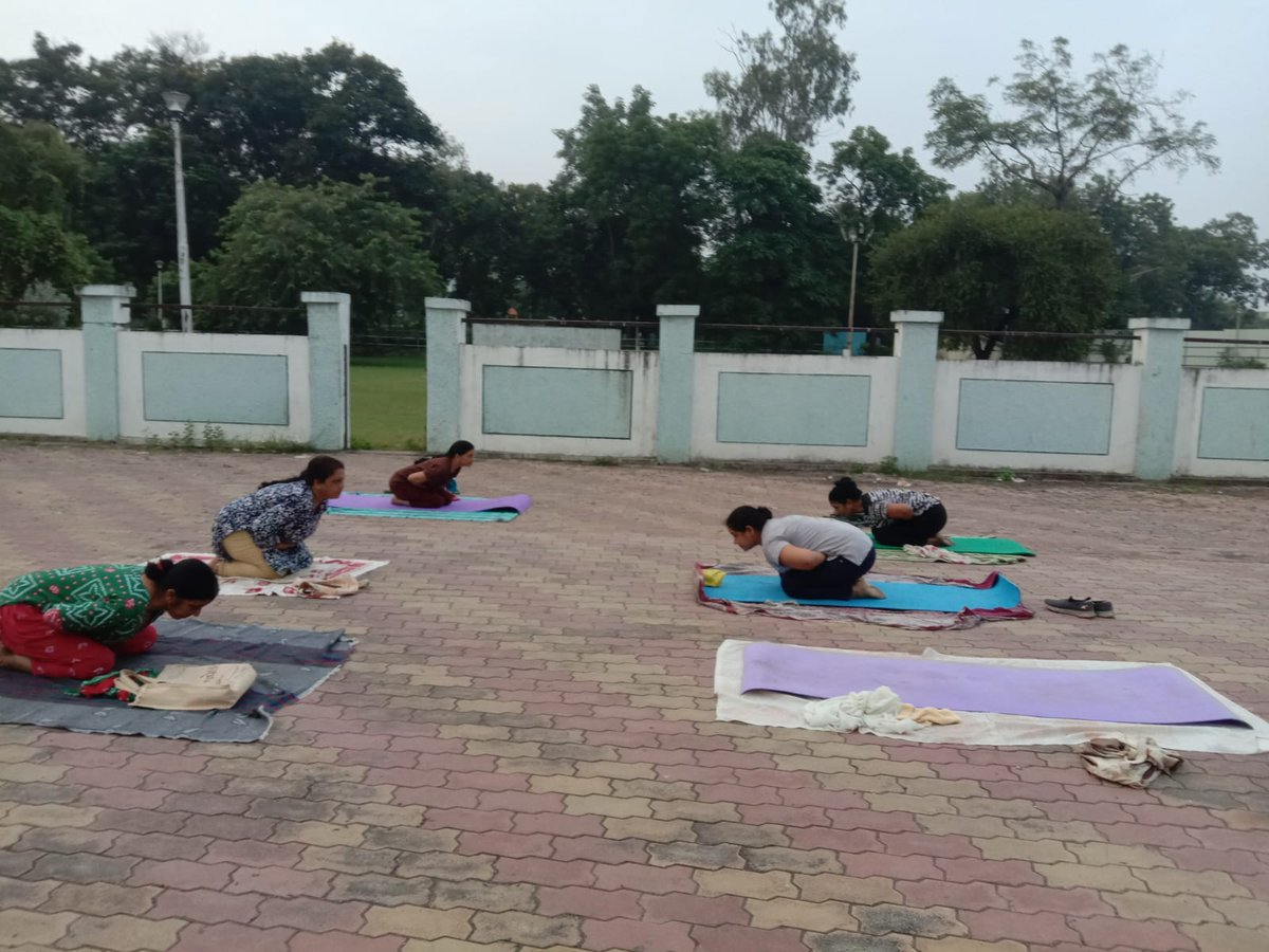 AAMVanoda's tweet photo. Yog session by yog instructor Ayushman Arogya Mandir Ayush Vanoda Ta-Galteshwar https://t.co/AyFS3xtiM5