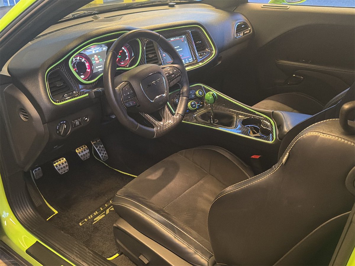 PROSPEED___USA's tweet photo. New stock car🇺🇸

2015 ダッジ チャレンジャー
【SRT HELLCAT 6MT】

・サブライムグリーン
・スーパーチャージド
・アルカンターラインテリア
・Brembo
・タワーバー
・社外アルミ

低走行！
外内装共に大変綺麗です✨

お問い合わせお待ちしております！ https://t.co/bfvHJldZPg