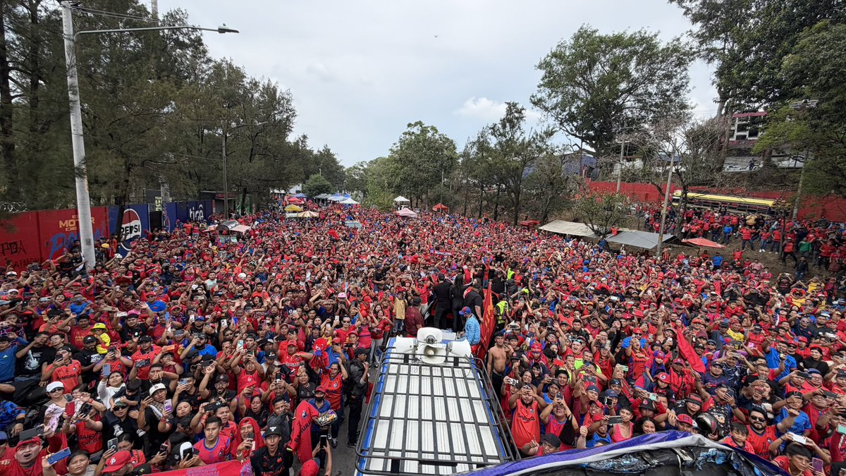ErickBeckerGT's tweet photo. Treinta y tres veces Campeón Nacional. Te amo @Rojos_Municipal ❤️ https://t.co/QvOTsaWG6S