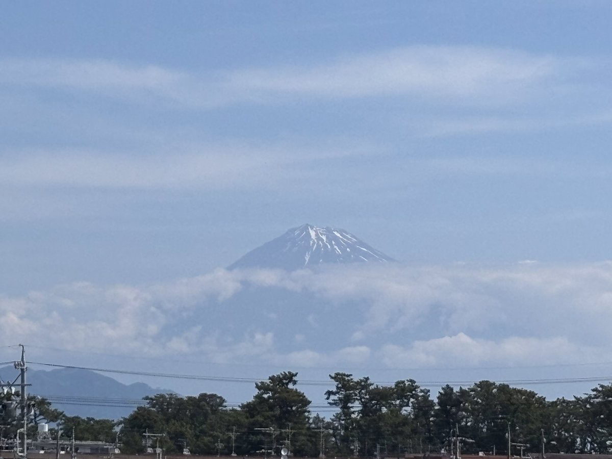 おはようございます ここ最近の富士山は雪がかなり溶けて 横山大観の