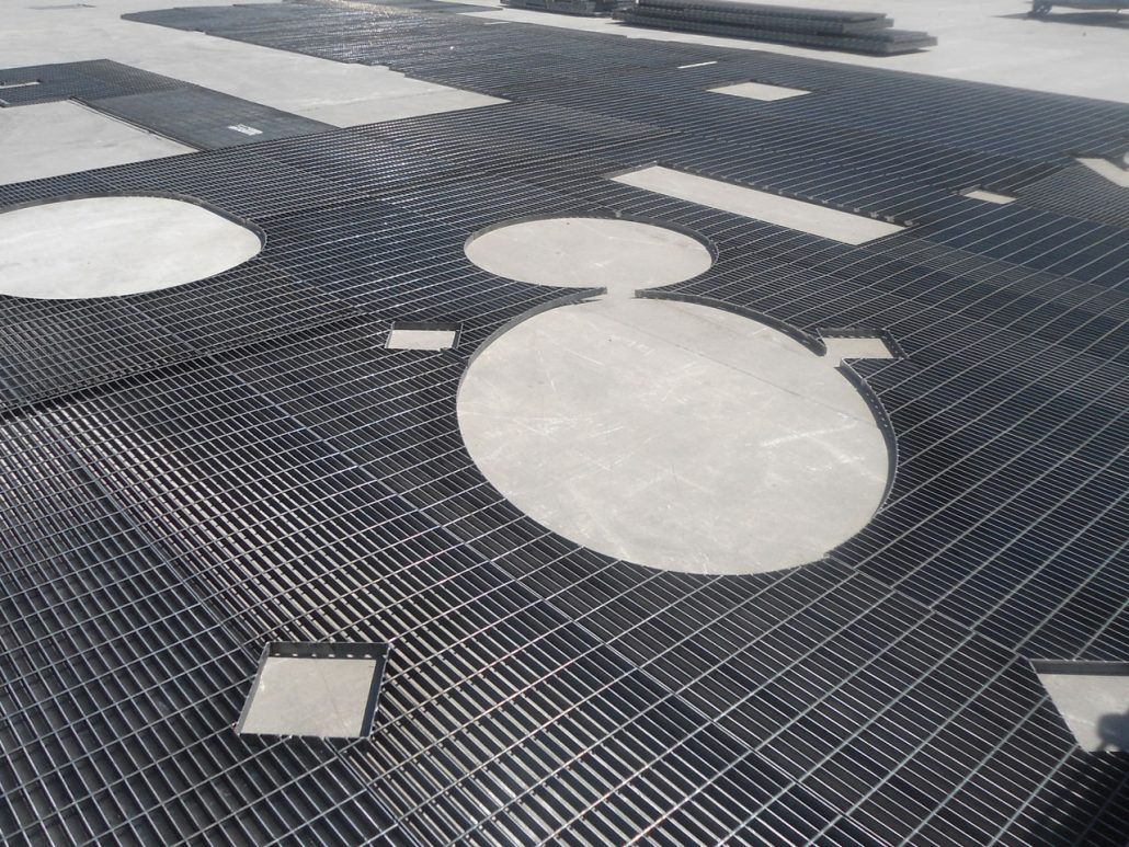 Zn1Jn's tweet photo. Walk with Confidence: Our anti-slip steel grating provides superior traction, keeping your team safe even in wet or oily conditions. #SafetyFirst #AntiSlipGrating #WorkplaceSafety https://t.co/Kv50h98SHR