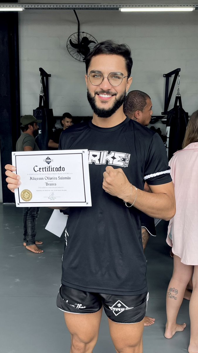 allyssonsalomao's tweet photo. graduei no muay thai hoje https://t.co/8cpXtfFUcF