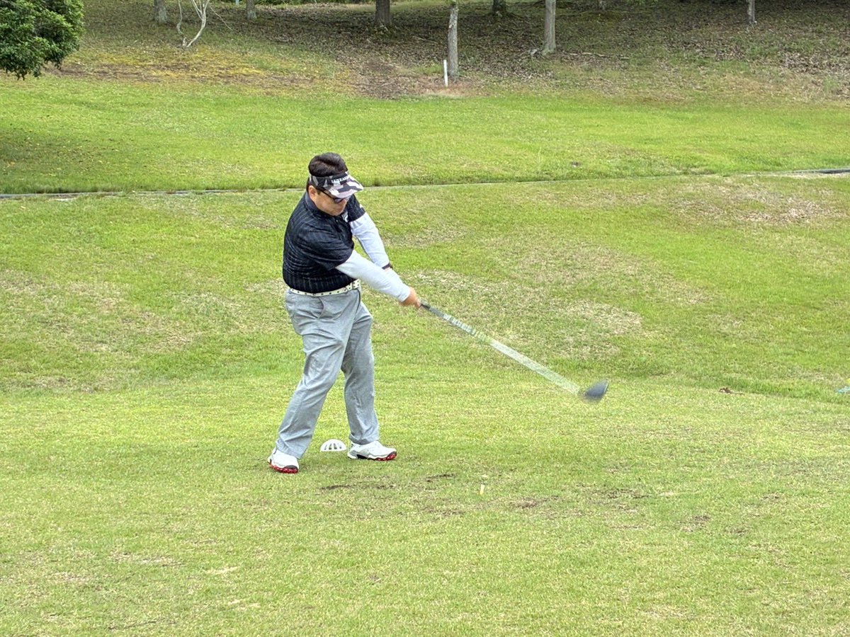 Ntoc_jp's tweet photo. おはようございます🌞
週末土曜日はNtocゴルフコンペが開催されました⛳️
天気は曇りでしたが、ゴルフ同好会メンバーで楽しくラウンドできたようで、写真をもらいました😊
1位の景品は特選松阪牛のお肉セット🥩
次回はまた秋頃に開催予定です！
社長の始球式も載せちゃいます😆
#企業公式つぶやき部 https://t.co/GfZWVF05Kl