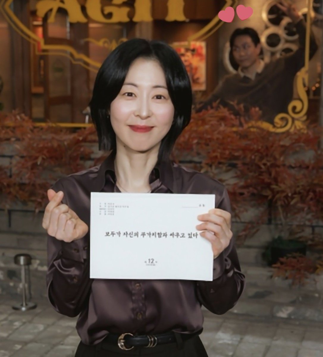 jjjungsse0226's tweet photo. 모자무싸 종영소감 짤에서 구교환 강말금 뒤에 깨알 오정세 이제서야 봄ㅋㅋㅋㅋㅋ https://t.co/cI3bDtEmbz
