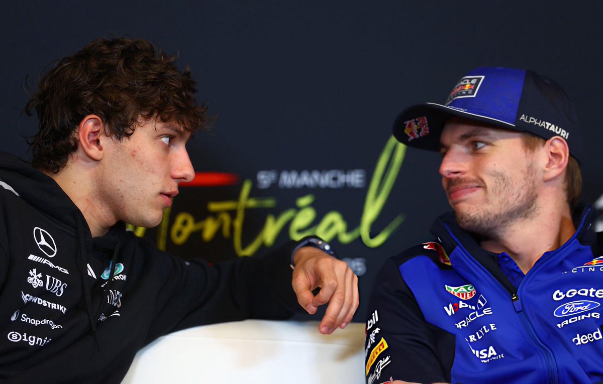 laistappen's tweet photo. this is max, max loves his personal space  
this is kimi, kimi also loves max's personal space https://t.co/pESuJKRmNo