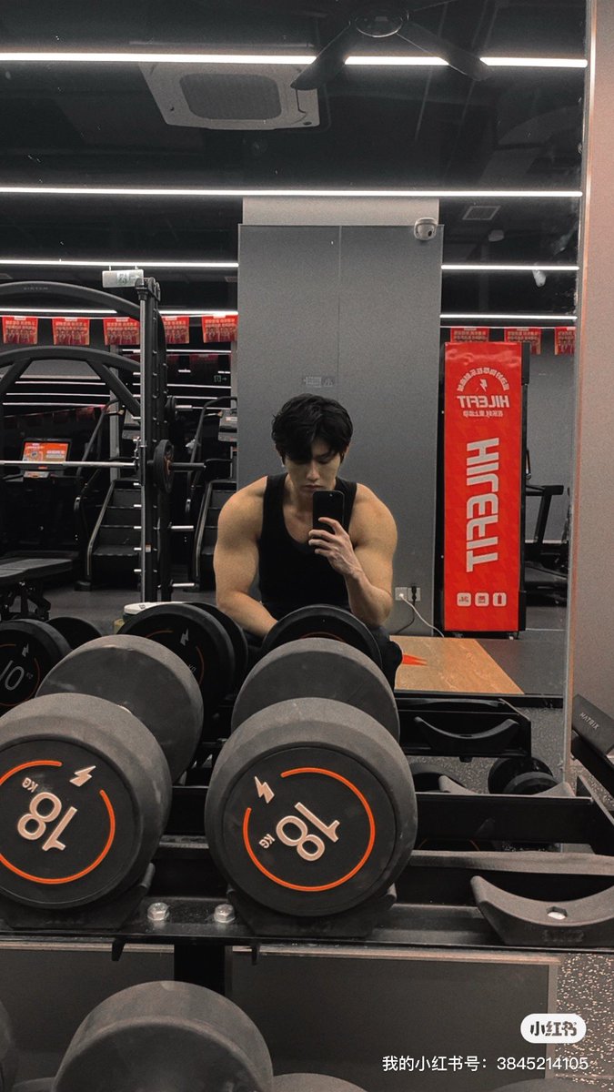 Leo93858461's tweet photo. 🏋️🪂🏋️ https://t.co/cdyaB4oJ2h