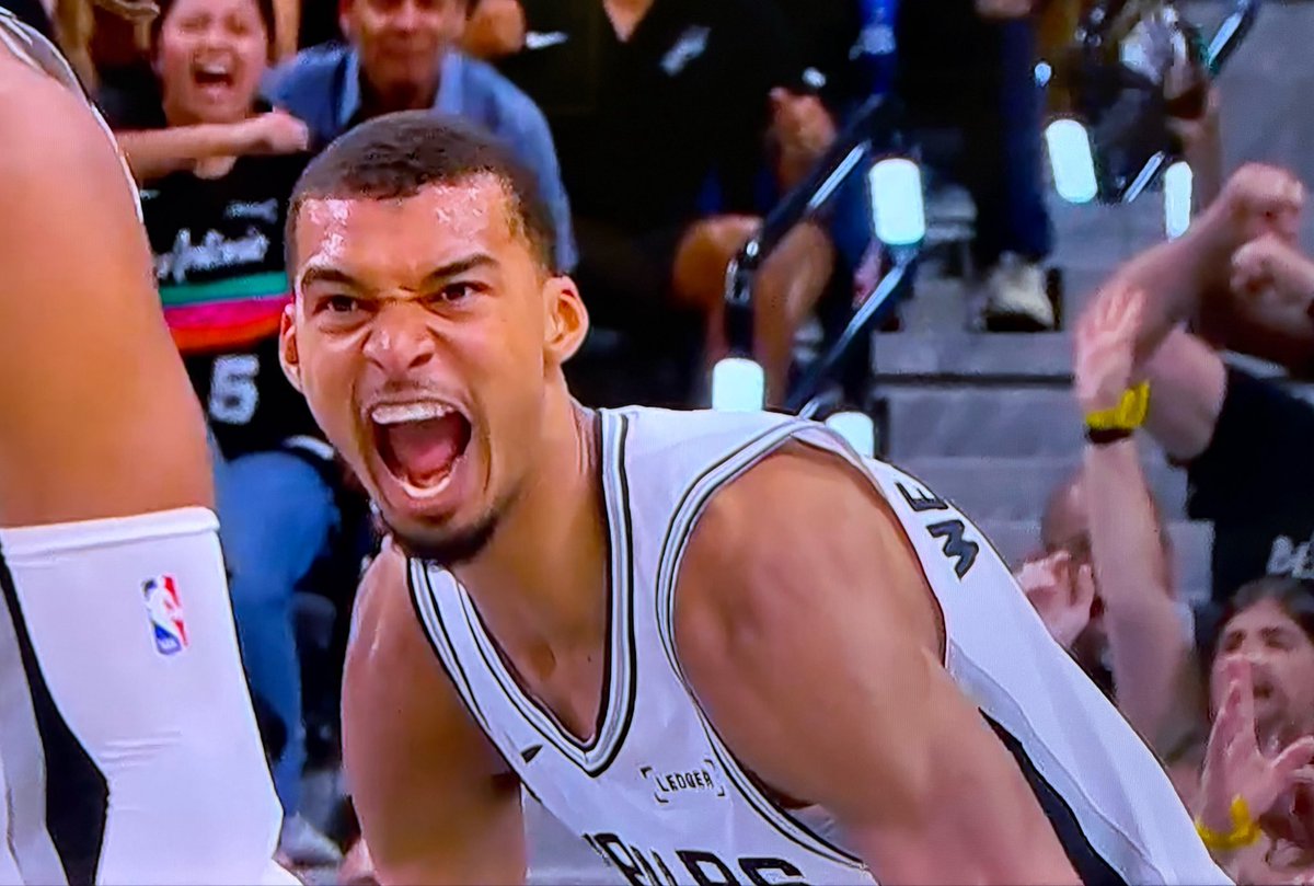RealMikeyBob's tweet photo. Watching Game 4 https://t.co/eum30sN1tX