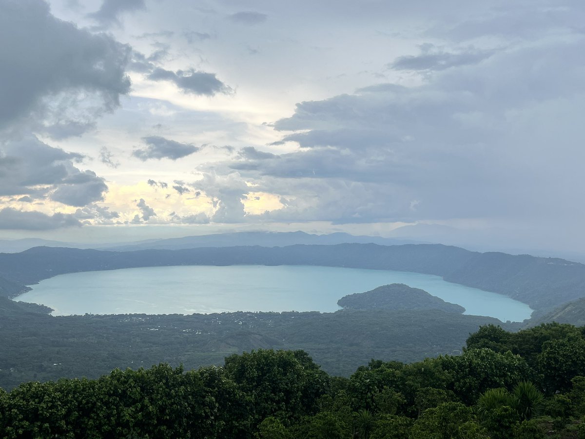 favelaoverlord's tweet photo. I swear there’s something atmospheric that causes certain regions of the globe to be high-fidelity. California, Central America, Southeast Asia - all feel unusually “sharp” visually in my experience, even indoors. https://t.co/wBQjIa5isP