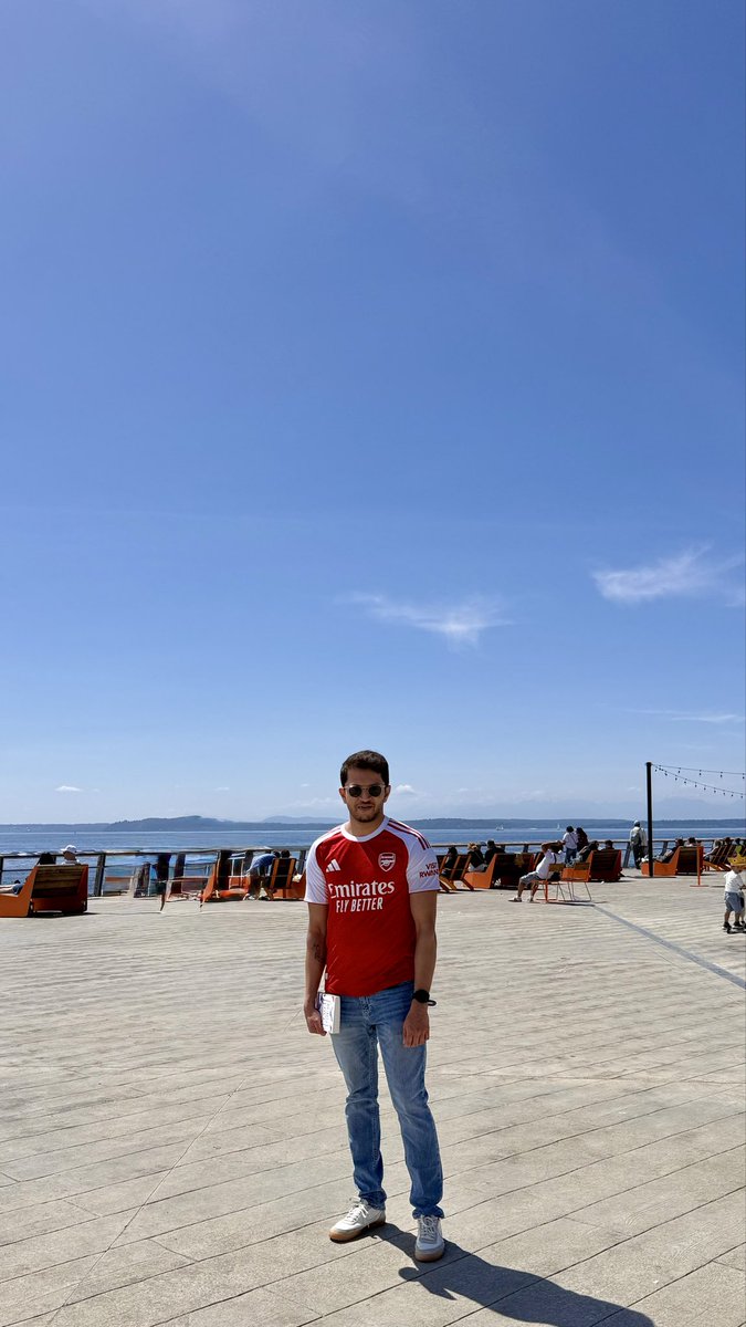 huebitstudio's tweet photo. What a beautiful day! @Arsenal lifted the trophy, met a few gunners in Seattle and picked up this beautiful used book. Poetic! https://t.co/HrhPa2h96G