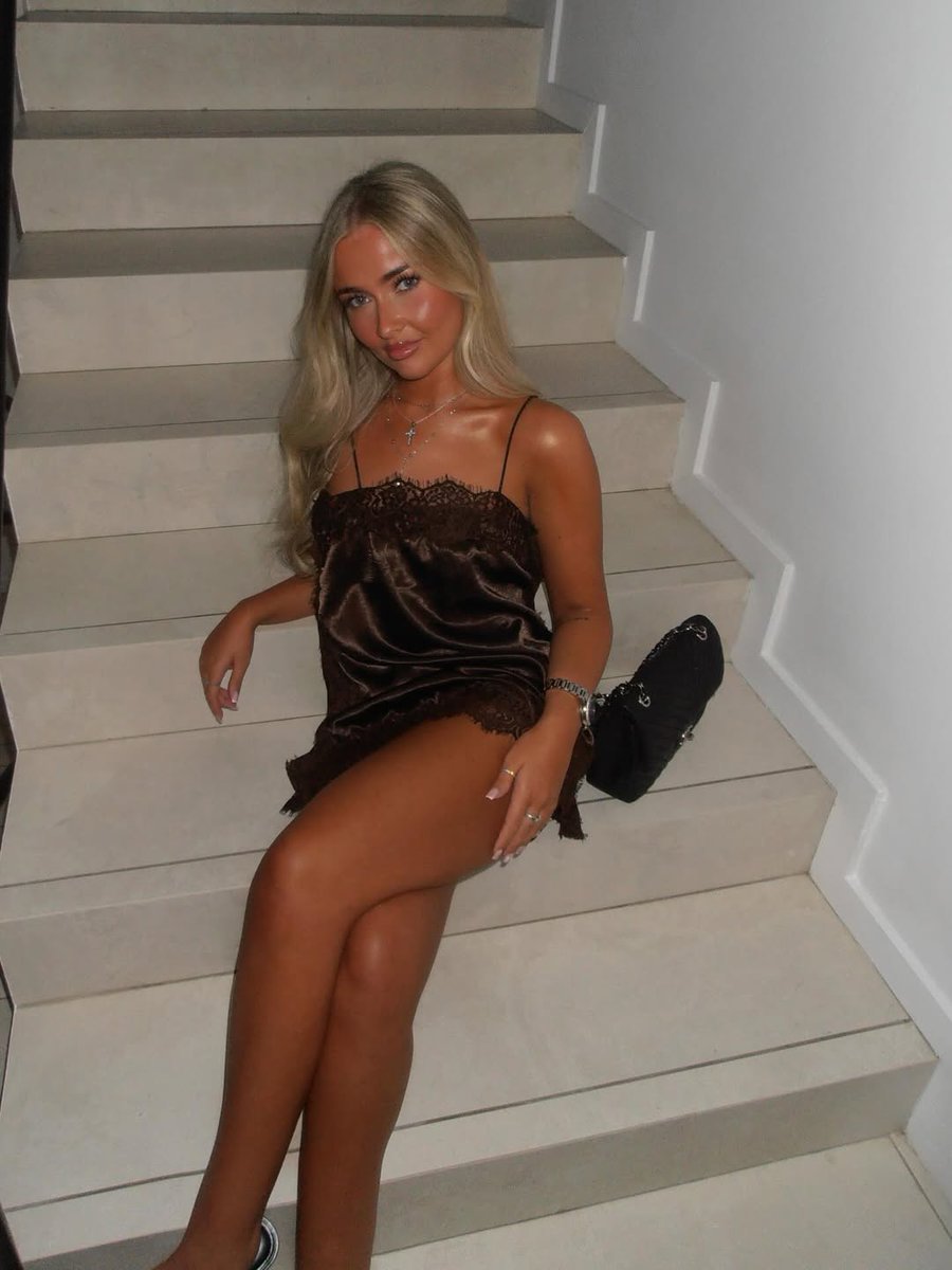UK Top Babes tweet media