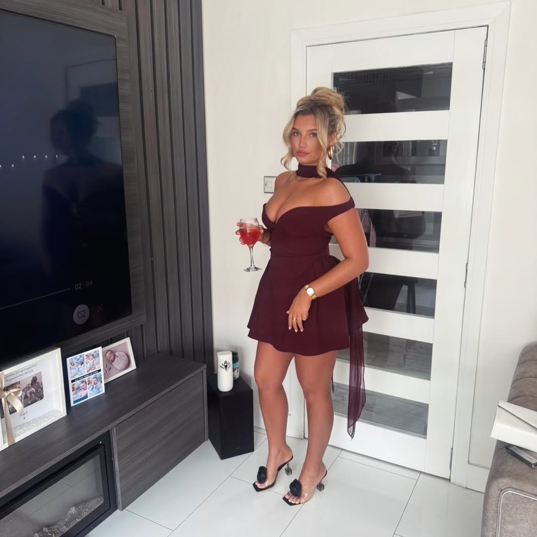 UK Top Babes tweet media