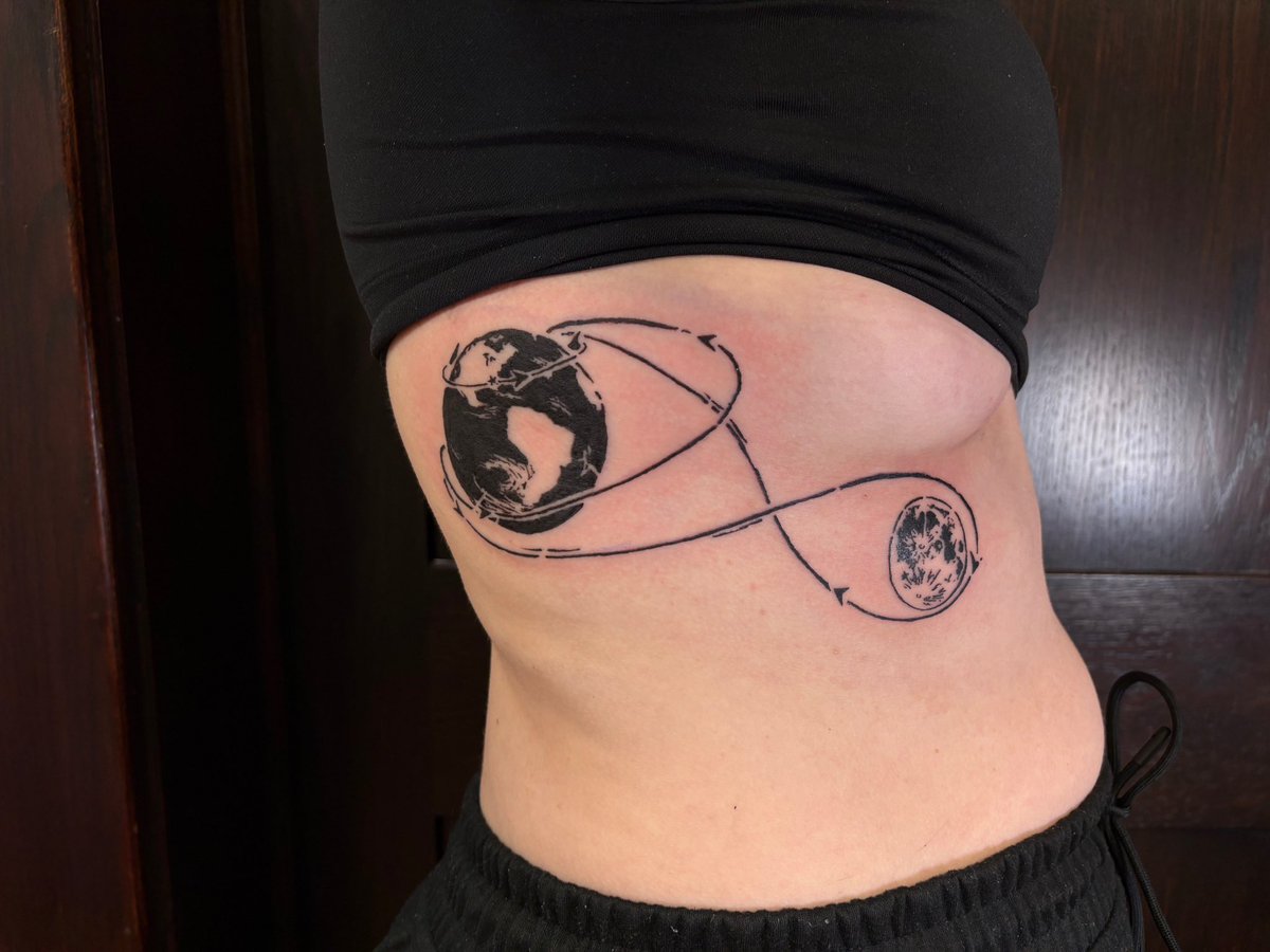 AvenueEdge's tweet photo. Oh yeah, I got inked up again. Space is cool :) #ArtemisII https://t.co/HjF4UGStSy