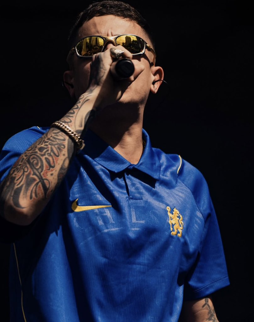 nacion1905's tweet photo. MC Hariel, uno de los mayores artistas de Brasil 🇧🇷 fue visto usando el nuevo jersey del Chelsea FC antes del lanzamiento oficial el 2 de junio.
#CFC https://t.co/ExJ9lnnIpR