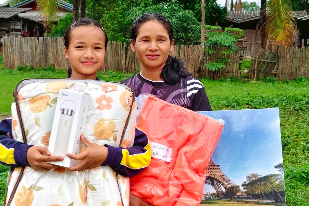 WorldVisionTH's tweet photo. เพิ่มโอกาสเรียนรู้ให้เด็ก “อมก๋อย” กว่า 749 คน ผ่านสิ่งเล็ก ๆ ที่จำเป็นต่อชีวิตประจำวัน

#มูลนิธิศุภนิมิตแห่งประเทศไทย สนับสนุน โต๊ะอ่านหนังสือ ผ้าห่ม มุ้ง และกระบอกน้ำดื่ม ให้กับเด็กในโครงการอุปการะเด็ก ระดับประถมศึกษา 749 คน

“โอกาสทางการศึกษา” ไม่ได้จำกัดอยู่แค่ในห้องเรียน https://t.co/Vv1eULYEsG