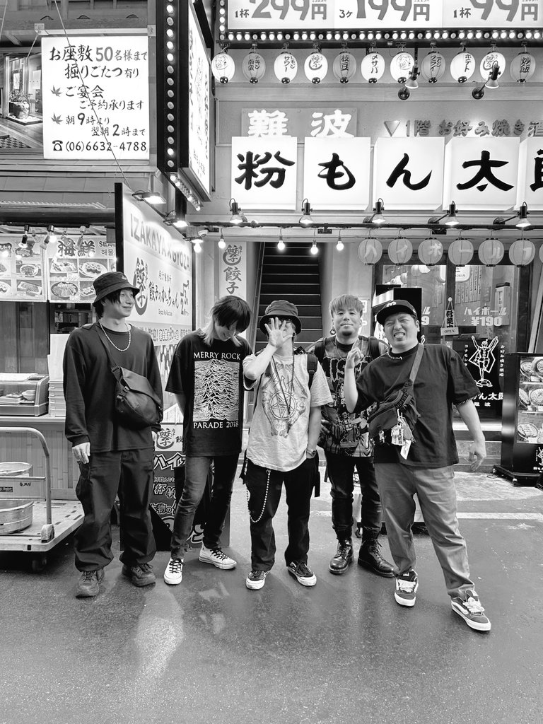 yosuke2121's tweet photo. 昨日はスタジオじゃない日に集合。 https://t.co/Suyfrq3sXu