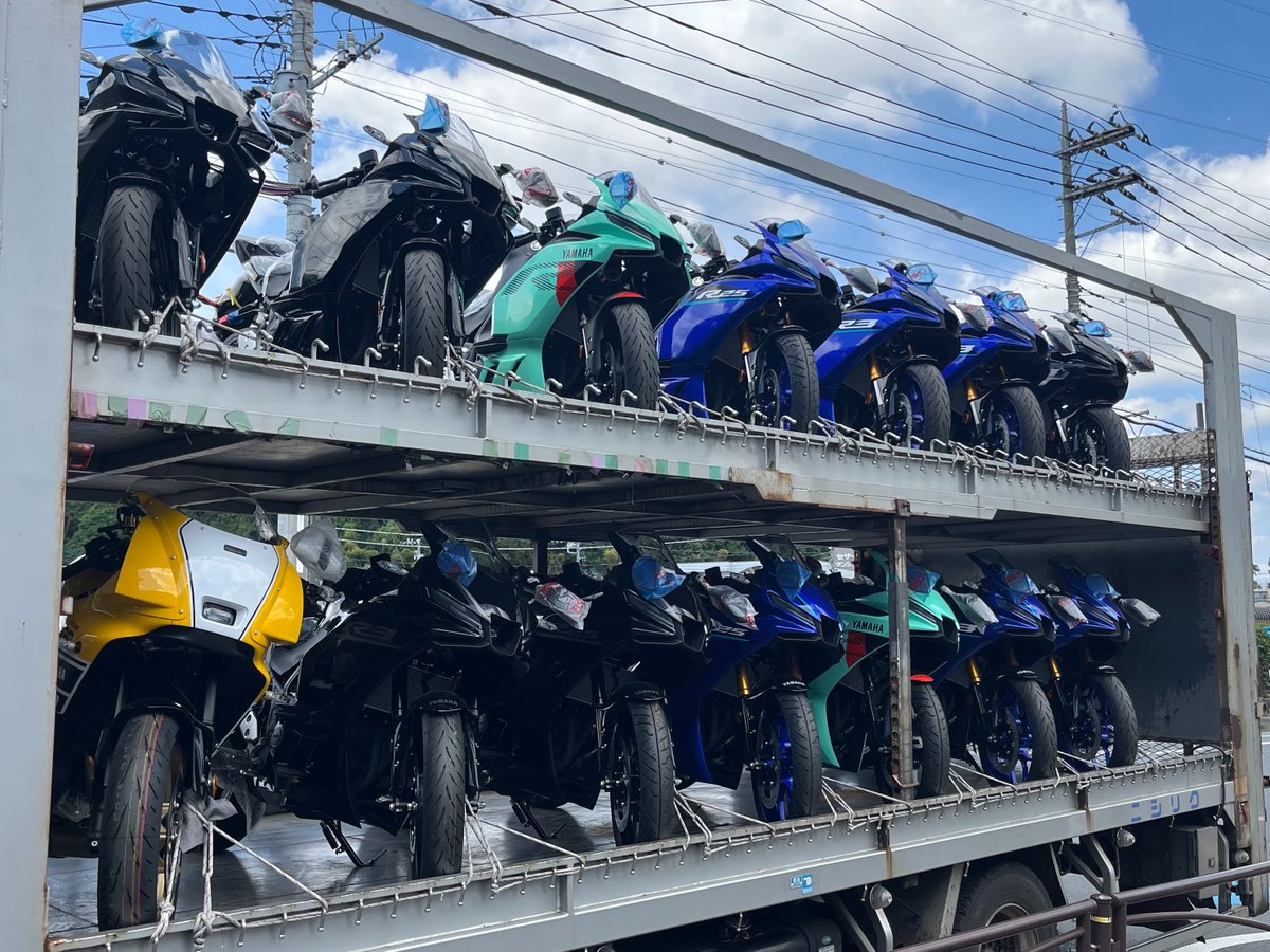 r_samej1ma's tweet photo. YZF-R25/YZF-R3新色入荷です。 https://t.co/wSKd0cOcVQ