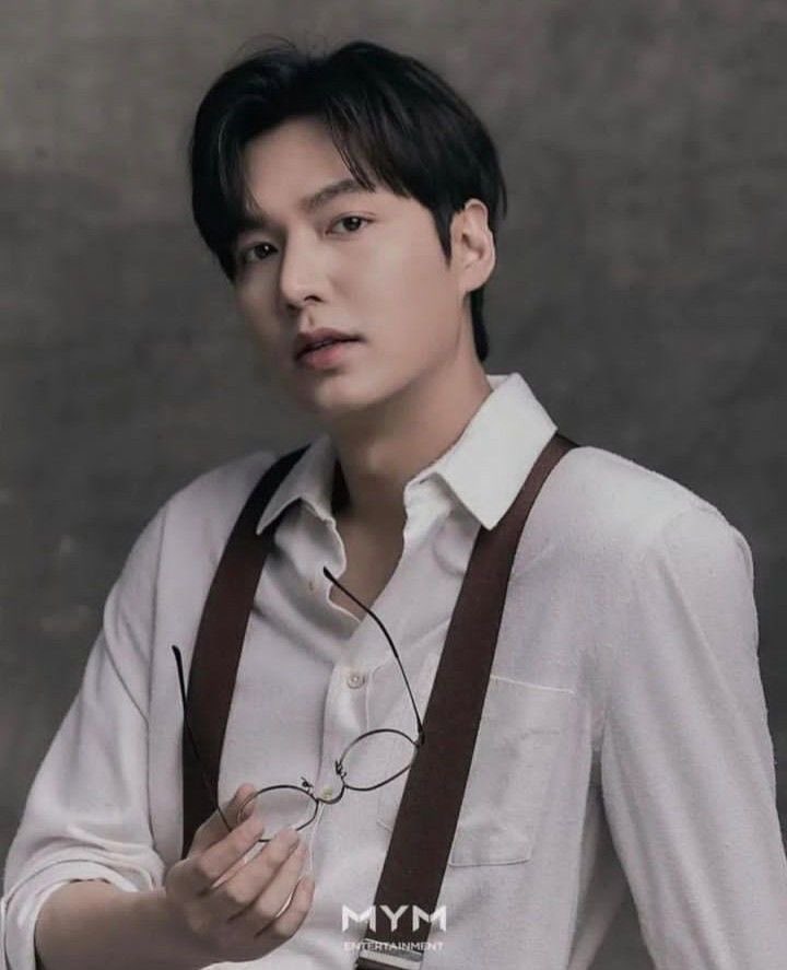 ChaperoSol's tweet photo. Un gran acercamiento a las tradiciones coreanas combinado con el diseño gráfico y la fotografía moderna. Exposición #FuegoYTradicion Festival Coreano por los 20 años de carrera de @ActorLeeMinHo. Sábado 30 de mayo, 13:00 hrs en el @FAROAzcapo. #debut_20th_anniversary #LeeMinHo https://t.co/qt2pqoEPUM