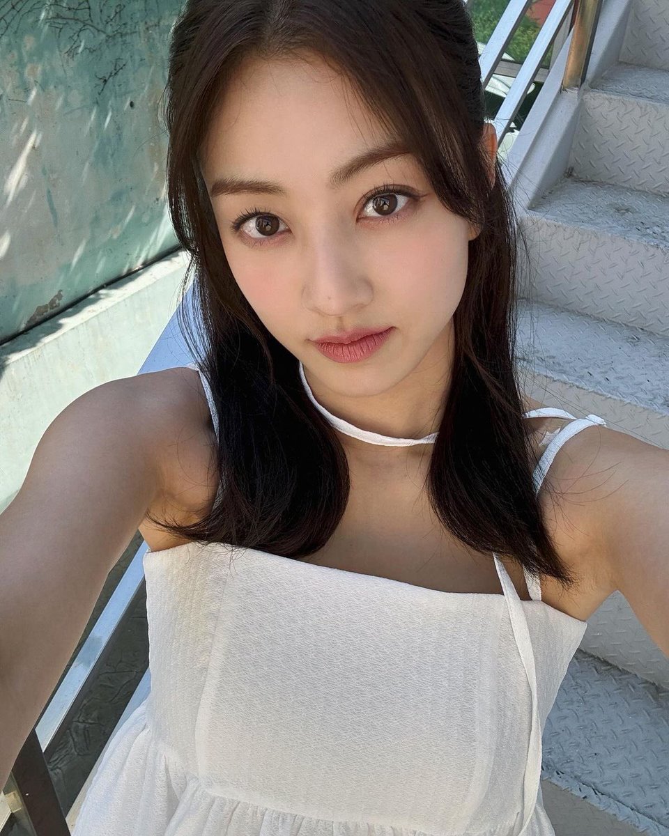 Jihyo. tweet media
