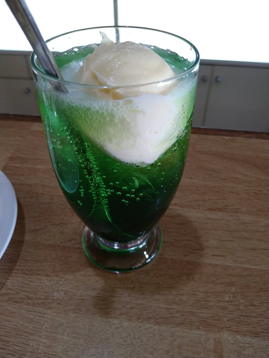 cafemichikusa's tweet photo. おはようございます☀
8:00～18:00営業いたします☕

暑いですねぇ🥵💦
水分補給しましょうね‼️
ひんやりドリンクでお待ちしております🍹

はい！
元気村へ1回目納品行きました🍱🍮
ぜひぜひ！お買い求めください😋
 #喫茶みちくさ
 #加賀温泉駅前 https://t.co/oiPYOxFzUM