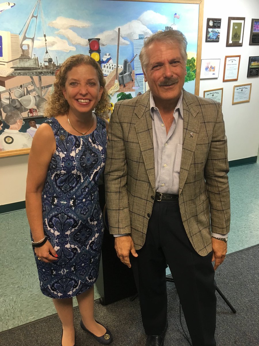 DavidWSinger's tweet photo. I am for my friend @DWStweets and so is @RepJeffries Rep Jeffries expects to be the next Speaker of the House &amp; he knows and trusts Debbie Wasserman-Schultz @Michaeludine @NormOrnstein @CyaChristi @Janemoscowitz @FLDem0crat @FloridaBlue13 @my2centsay @TrueStoneCold @mcgee_mom https://t.co/OyXBJ90KKc