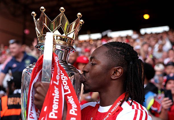 BDGmIA_'s tweet photo. I love this club with everything I have got, Up the Arsenal till my last breath. COYG ⚪️🔴
The pride of London ❤️🏆 https://t.co/pmNHHcsBwJ
