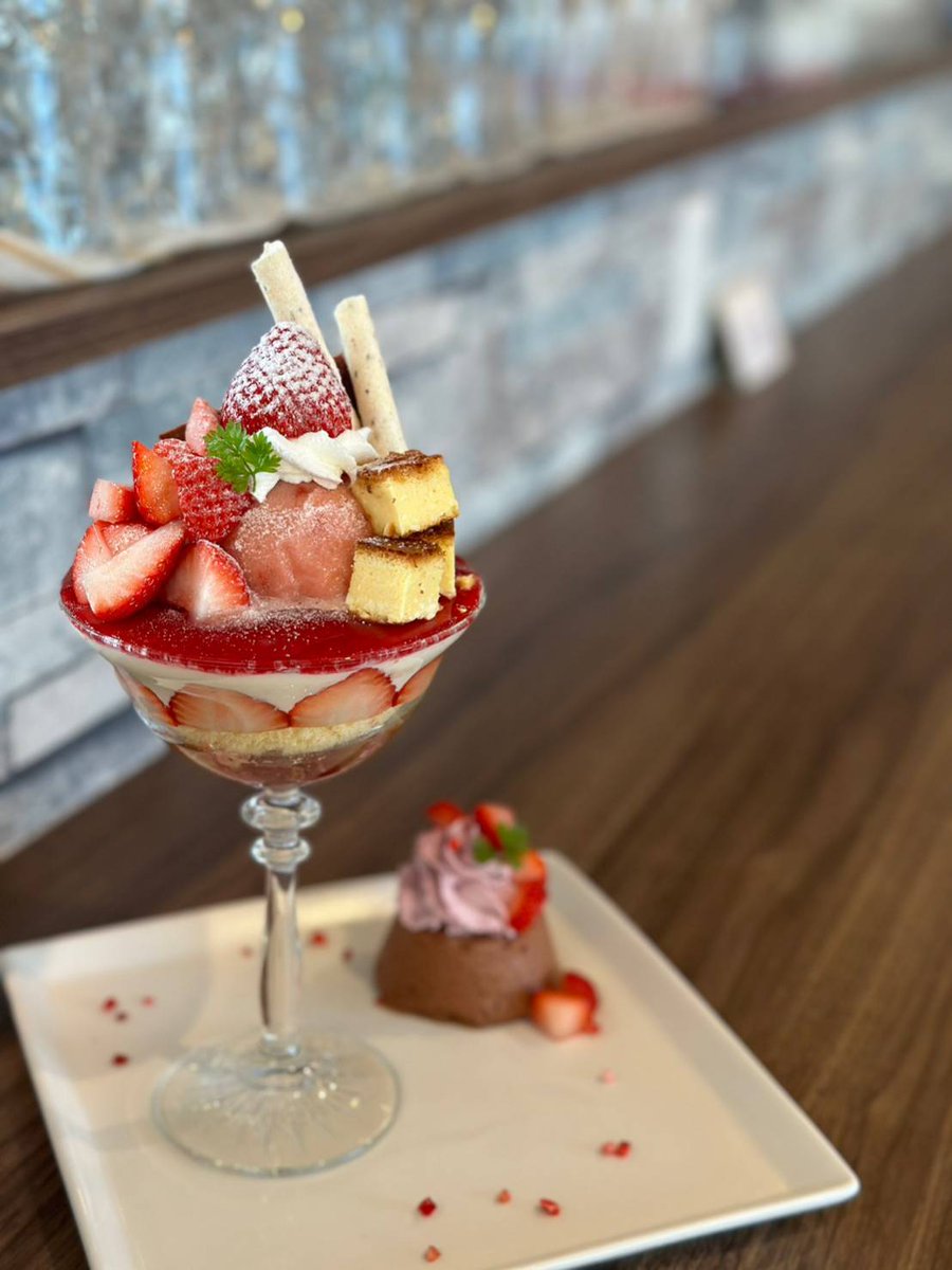 cafeSpiel's tweet photo. 本日も11時からオープンです
ご来店お待ちしております

今日のパフェは

・苺のフレジエ風パフェ
・白玉と抹茶のパフェ
・プリンとオレンジのパフェ
・チョコバナナパフェ

の4種類です
よろしくお願い致します https://t.co/7HEbbnLQde