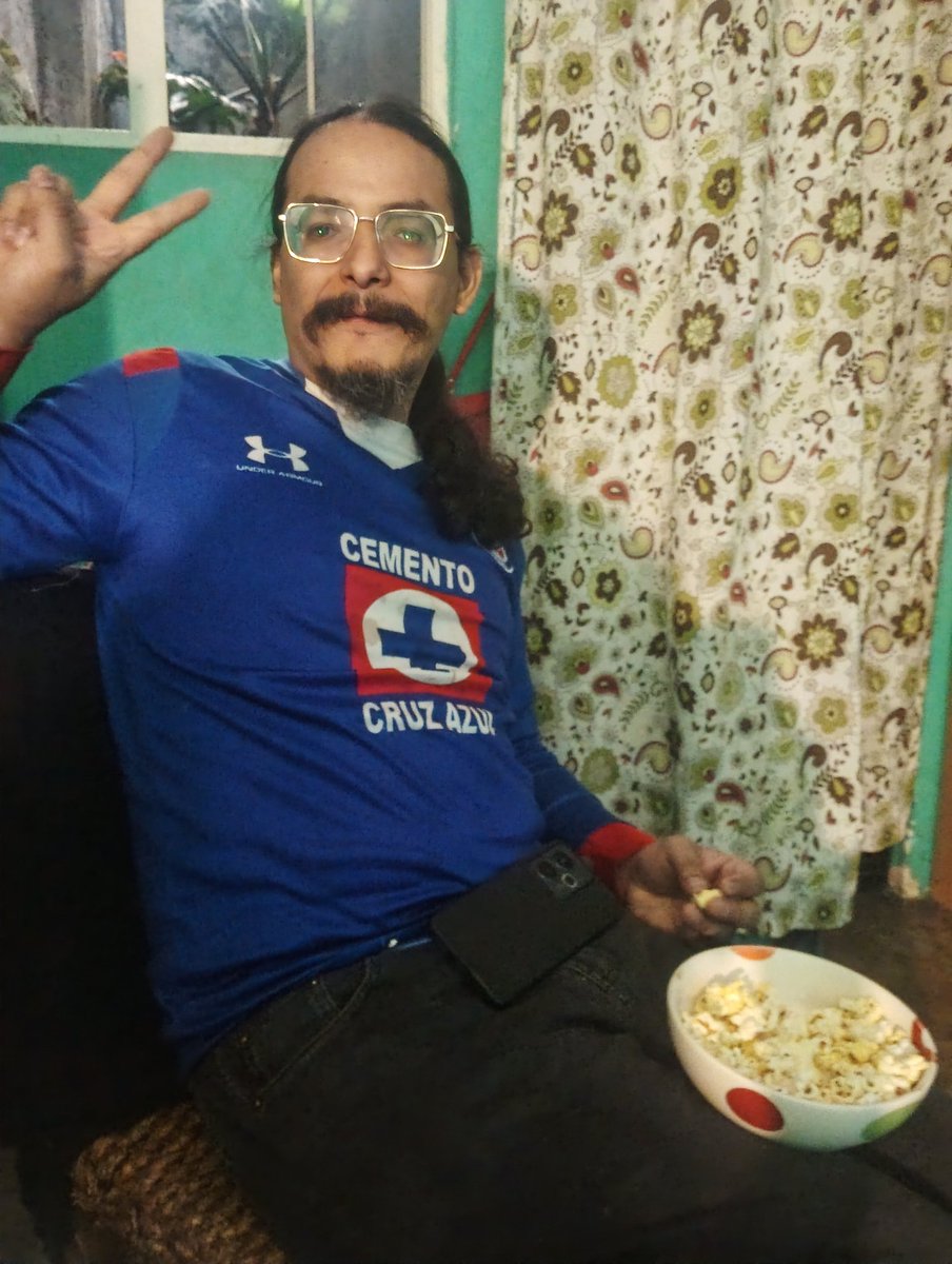 La que les canta nanas a las mandrágoras tweet media