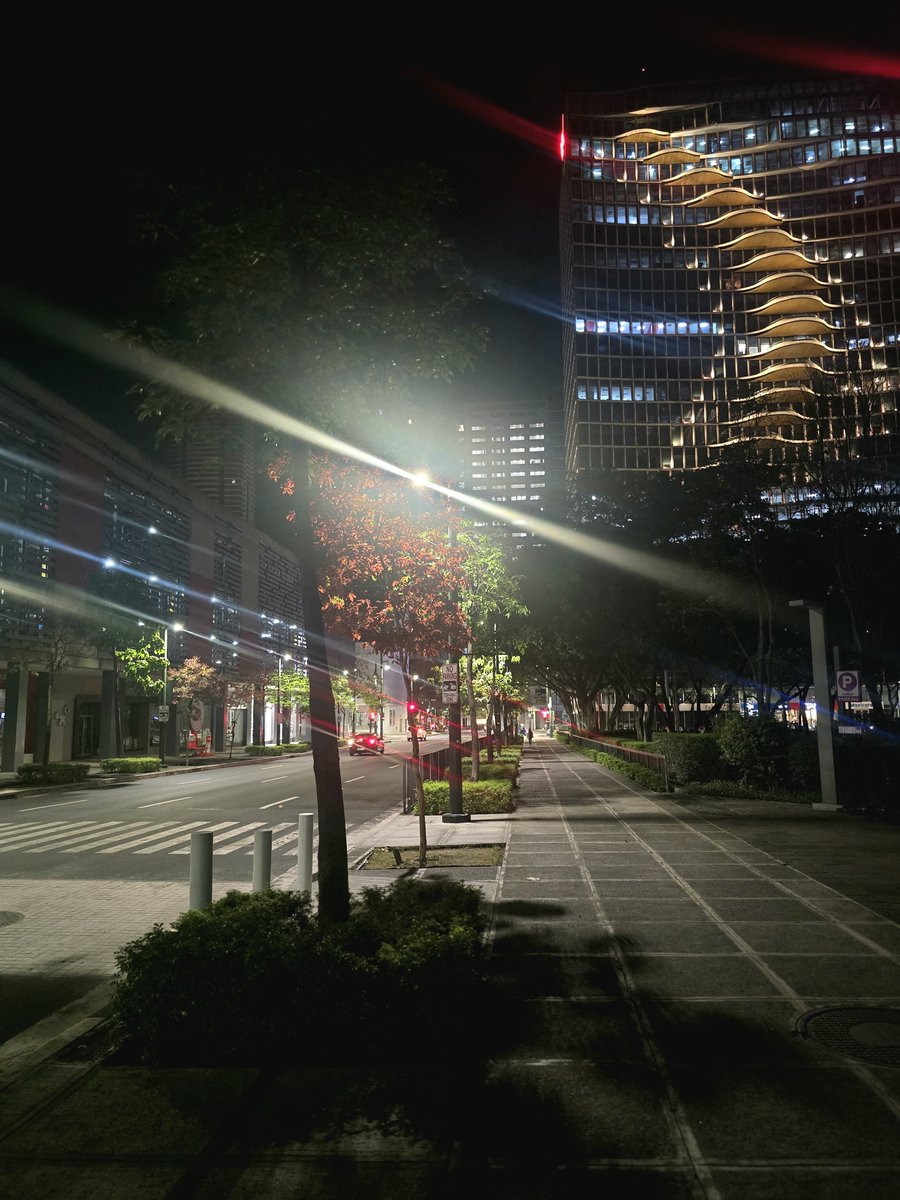 cesarerwin101's tweet photo. 03:00 AM scenes sa BGC. https://t.co/ZBOs723DiD