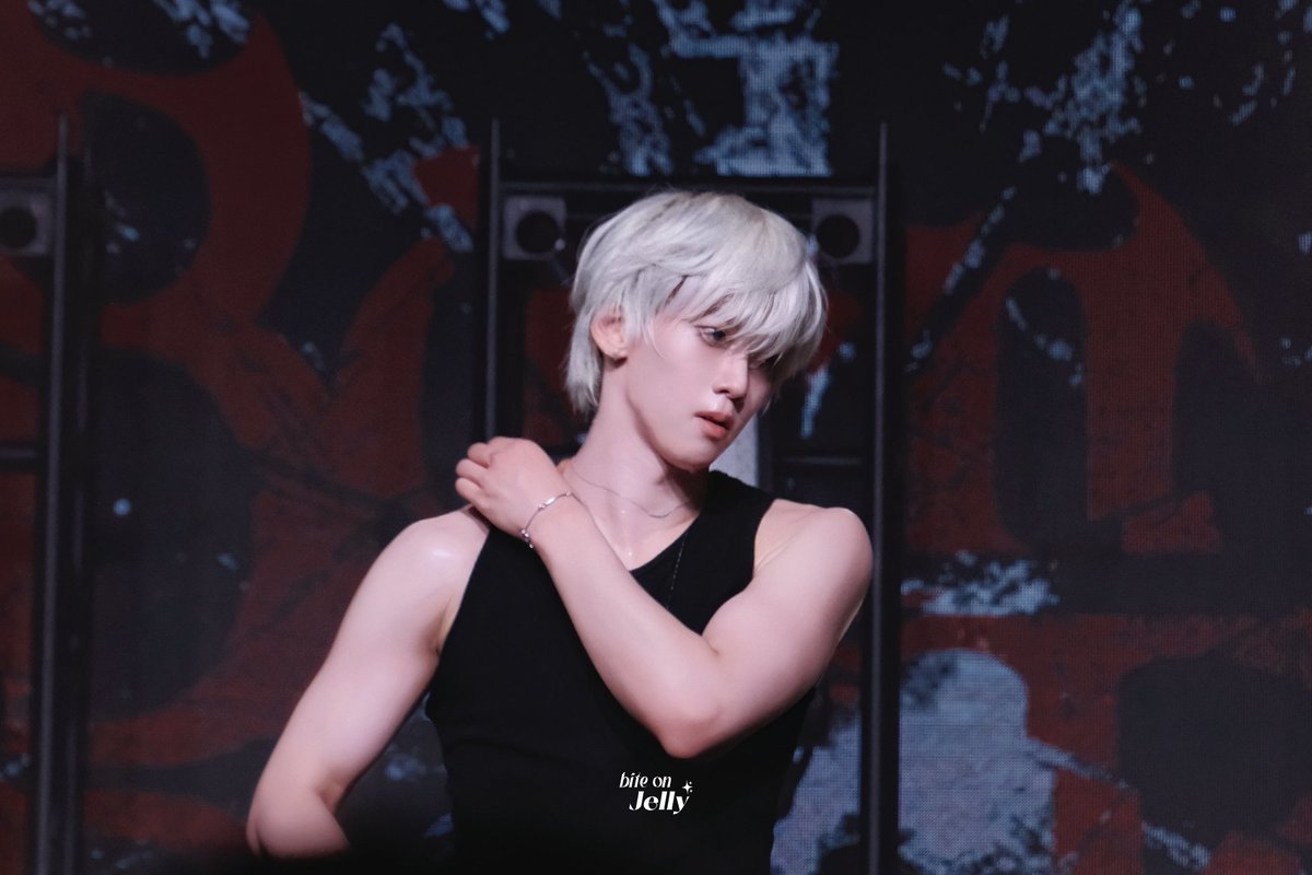 biteonjelly's tweet photo. 🖤
#KAMDEN #NAKAMDEN #나캠든
#앰퍼샌드원 #AMPERSANDONE https://t.co/37ukVYoztR