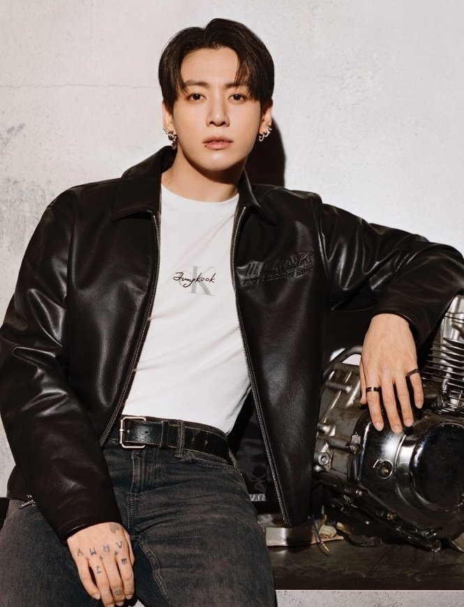 selcagate's tweet photo. Calvin Klein                                       his
ambassador                               boyfriend https://t.co/XTSqwVdaUT