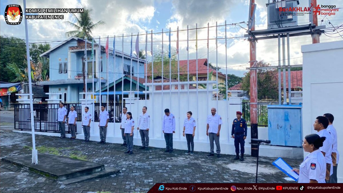 KpuEnde's tweet photo. #temanpemilih, Komisi Pemilihan Umum (KPU) Kabupaten Ende menggelar apel penguatan di halaman kantornya, Senin (25/05/2026). 

#kpumelayani
#kpukabupatenende https://t.co/431sVqBJt6