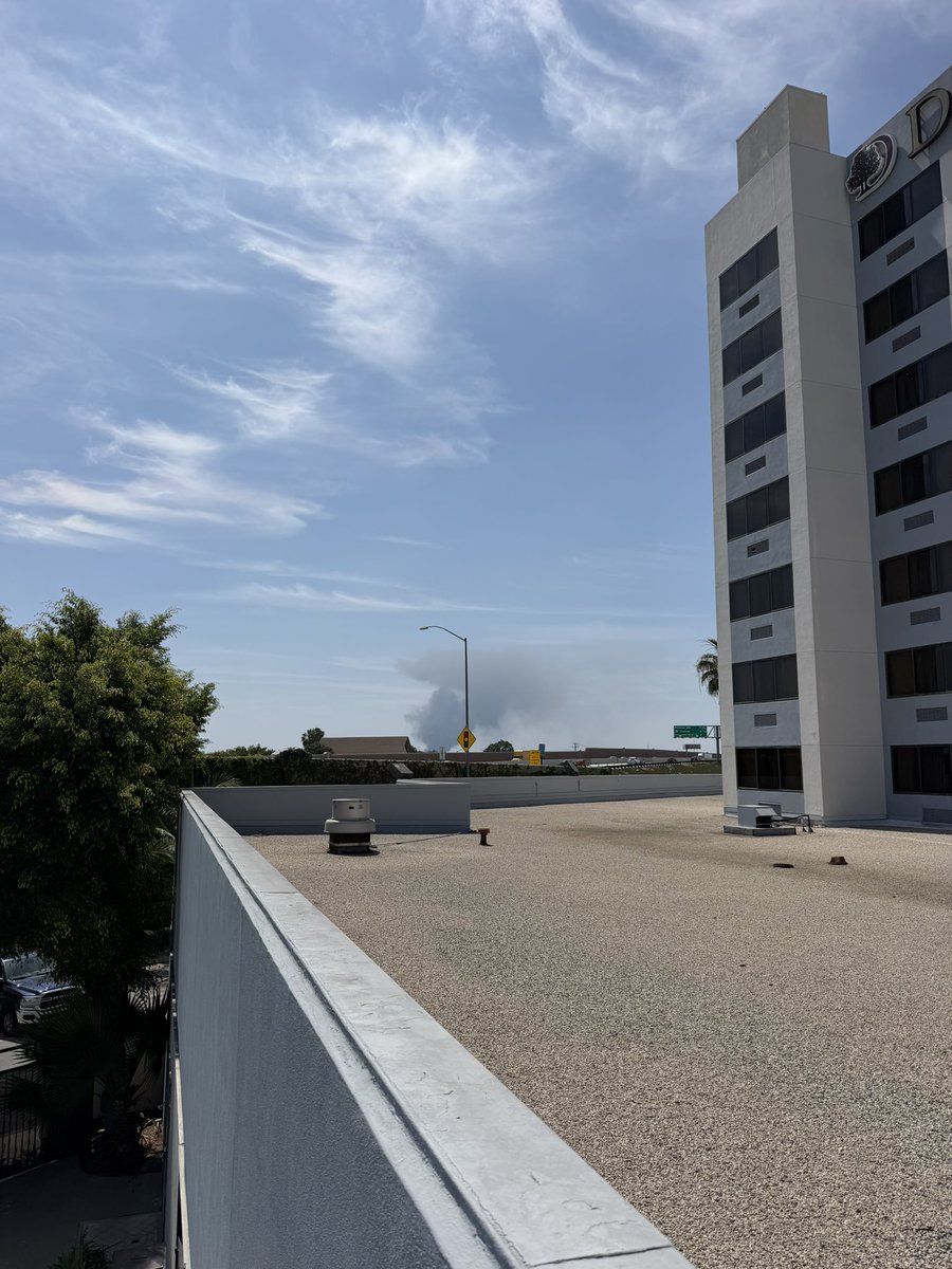Papa_Crota's tweet photo. @OC_Scanner From our hotel 🤦‍♂️ it’s getting crazy out here fam! Be safe https://t.co/j3E9eiujbz