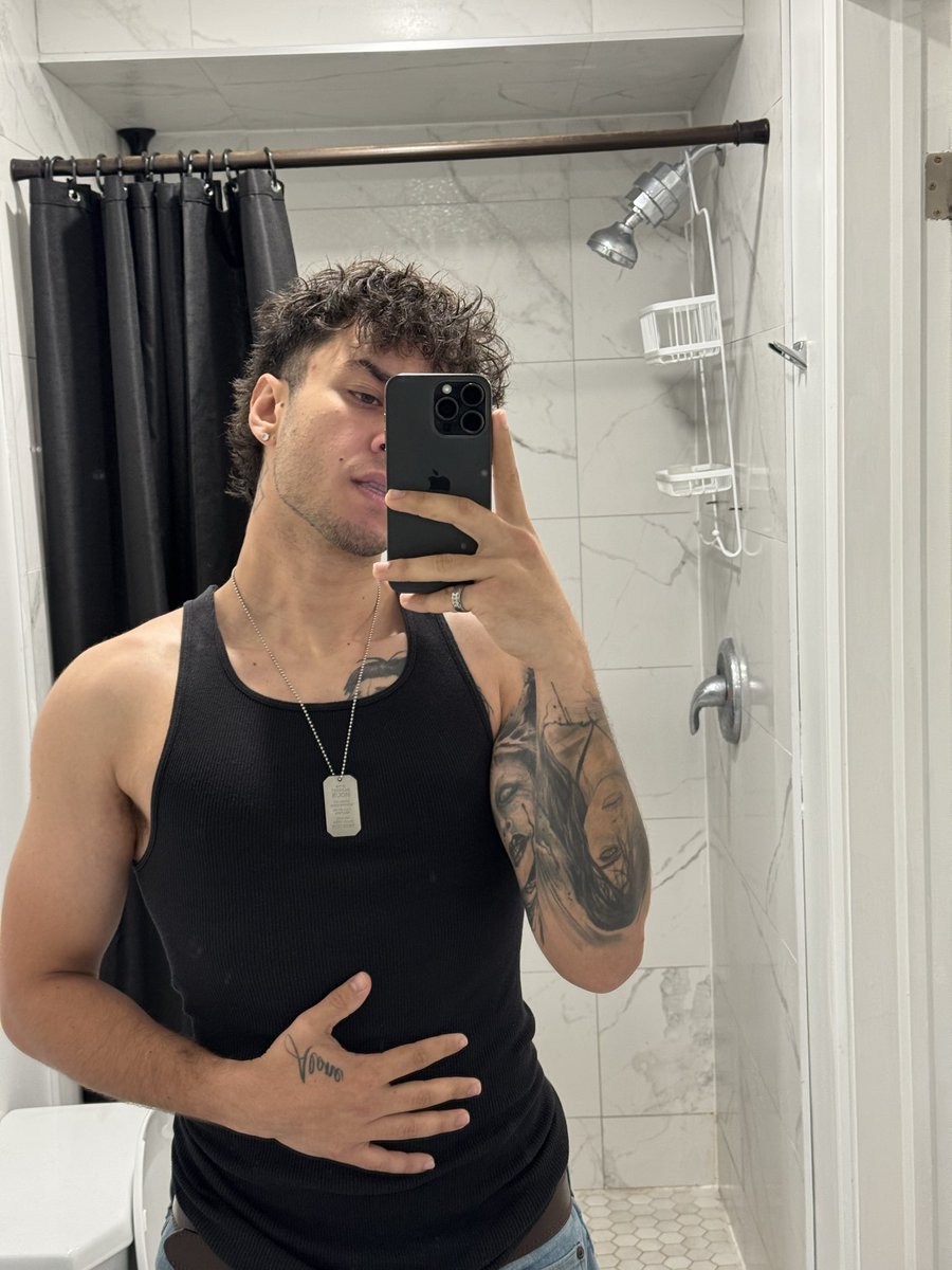 AlphaKingRoman's tweet photo. 19 years of Alpha Perfection 
#findom https://t.co/BSjFscmtTt